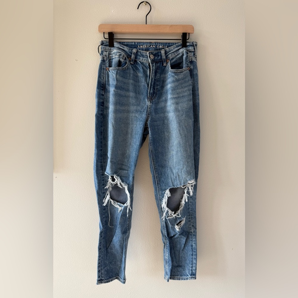 American Eagle Ripped Mom Jean 4 Short